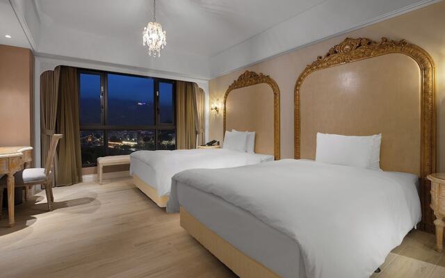 Grasse Grace Manor