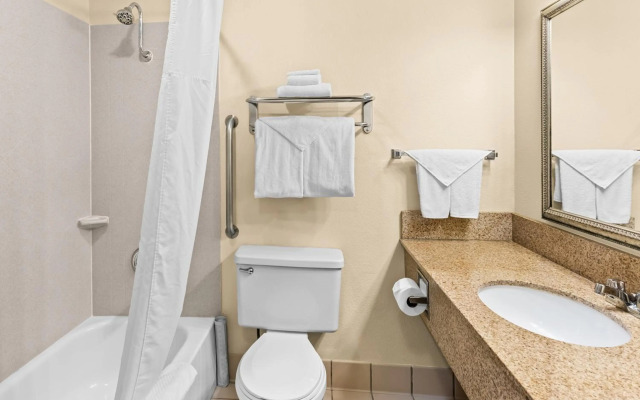 Quality Inn & Suites Vancouver - Hazel Dell