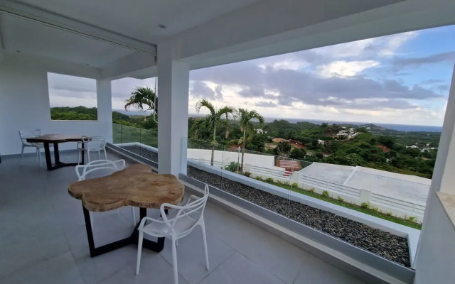 Sunset Villa with Infinity Pool
