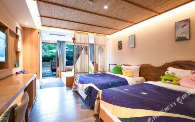 Xinyue Hot Spring Holiday Hotel