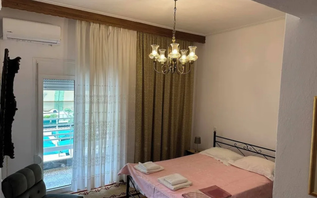 Theoni Central Apartment