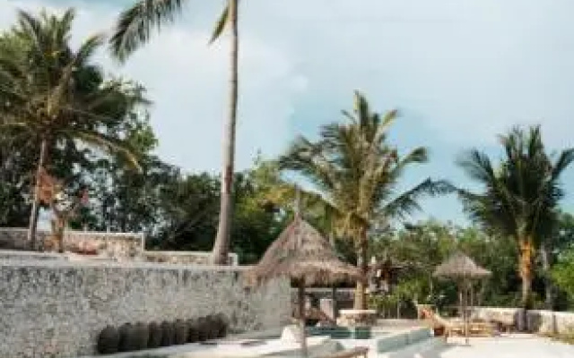 The Raja Lima – Outside – Nusa Penida