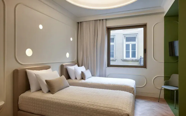 Dwell - Elegant City Stay