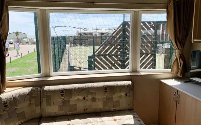 Beautiful 3-bedroom Caravan at Mersea Island