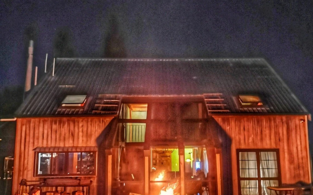 The House With No Nails