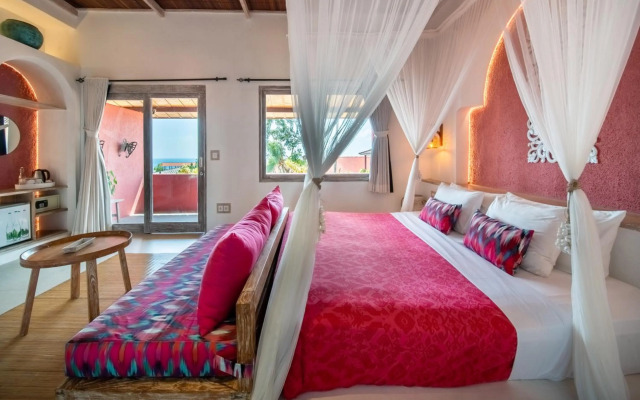 PinkCoco Uluwatu - Constant Surprises & for Cool Adults Only
