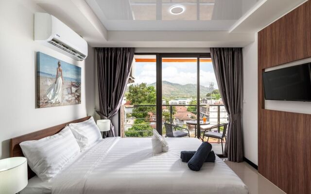 Naiharn Pearl Condo Hotel by Villacarte