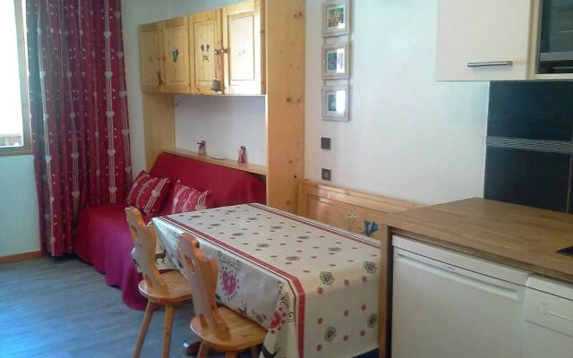 Lou Services Apartment M2-332 LSI 001