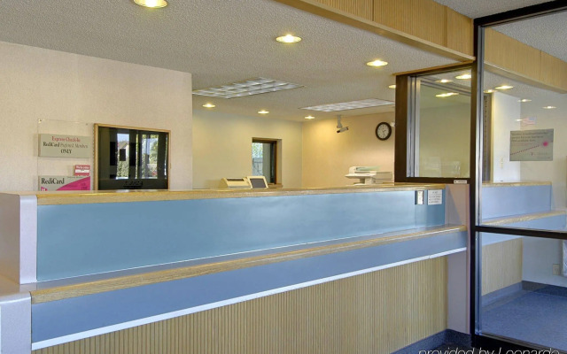 Travelodge by Wyndham Peoria