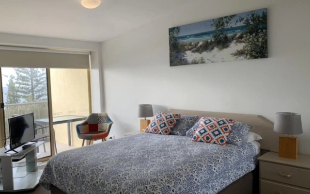 Unit 10 Sea Eagles Apartments