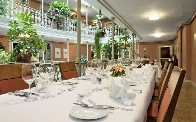 BLUME. - Baden Hotel & Restaurant