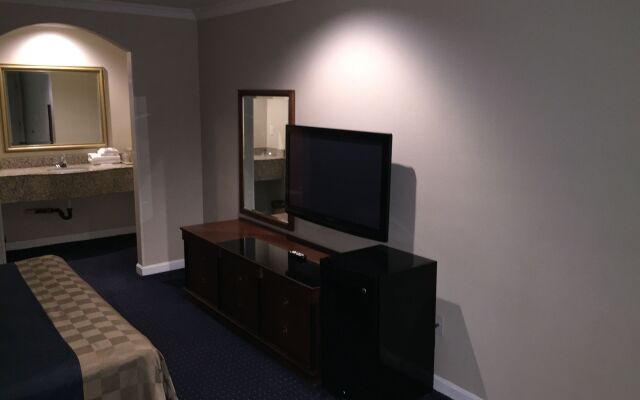 Walnut Inn & Suites West Covina