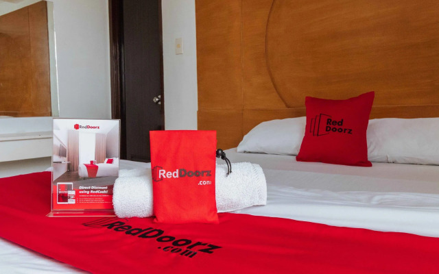 RedDoorz near Bambang Station