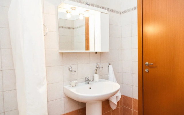 Spacious Apartment in Neos Kosmos