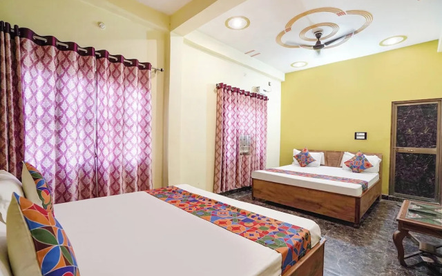 Fabhotel Radhika Palace