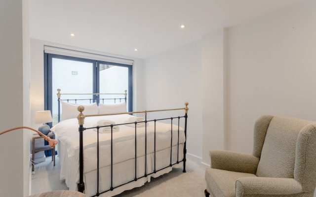 Stunning 3 Bedroom Apartment in South London