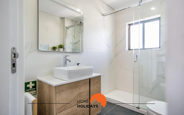 #051 Modern & Quiet Flat Near The Beach