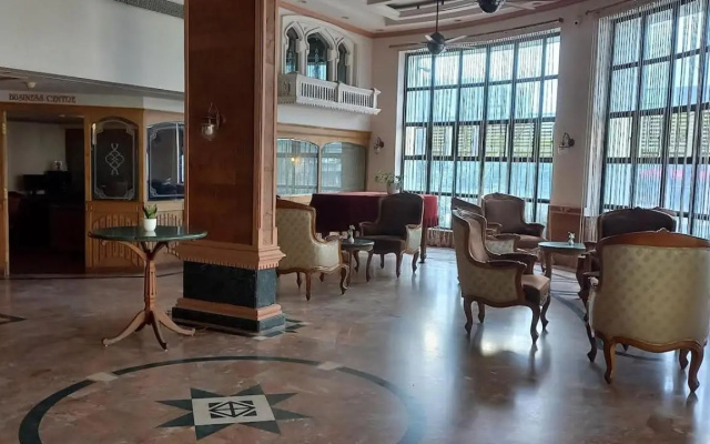 Wyte Fort – Lobby – Maradu