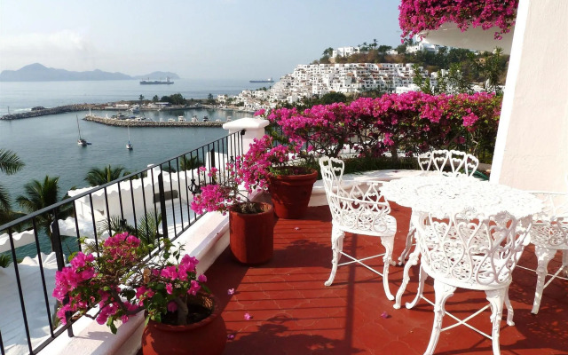 Dolphin Cove Inn