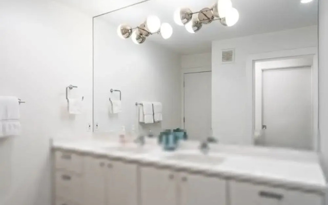 Upstay - Chic Clarksville Condo Near Downtown Austin
