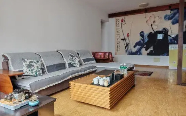 Dali Mountain Ling Inn (Century Middle School)