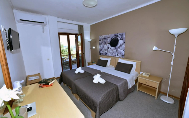 Olive Press Hotel & Apartments