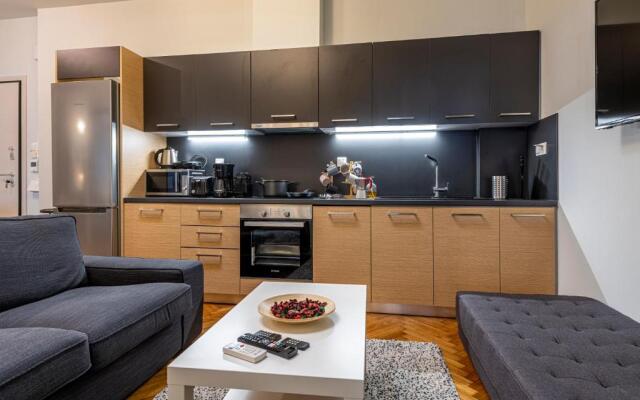 Modern 5BD Apartment in the Heart of Athens