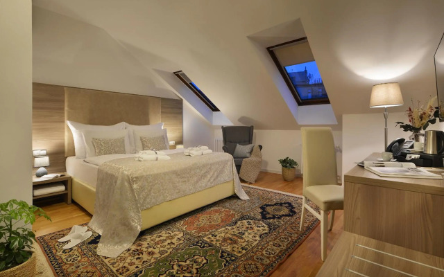 Old Town Residence by Little King