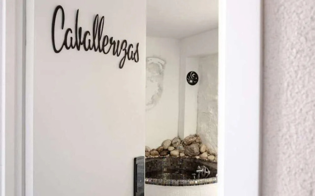 Fortress Jacuzzi Suites