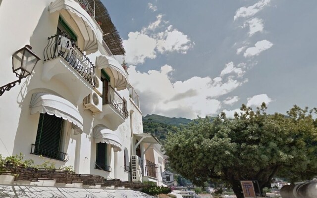 Sorrento Holidays B205