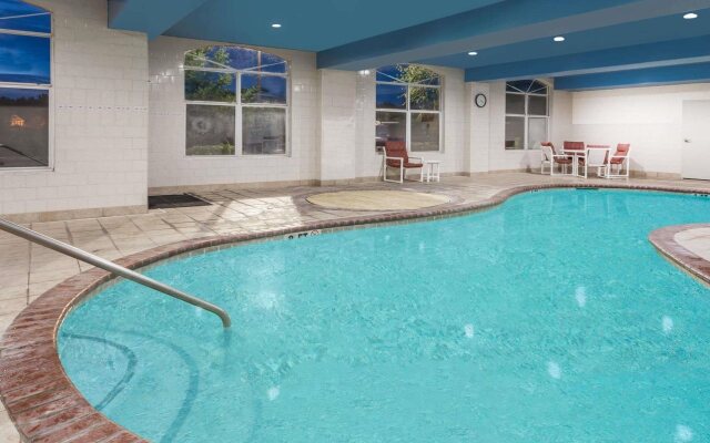 Wingate by Wyndham Savannah Gateway