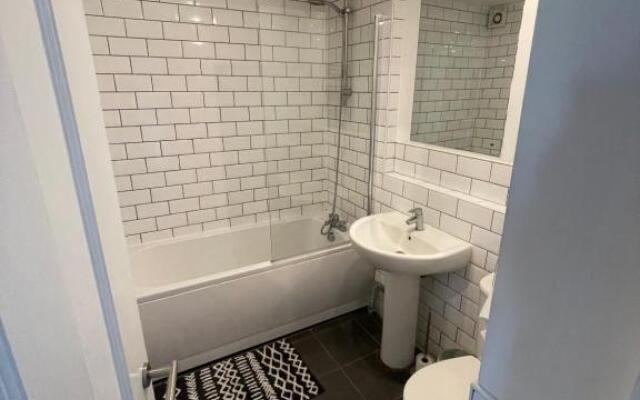 Monochrome 16 , Brentwood