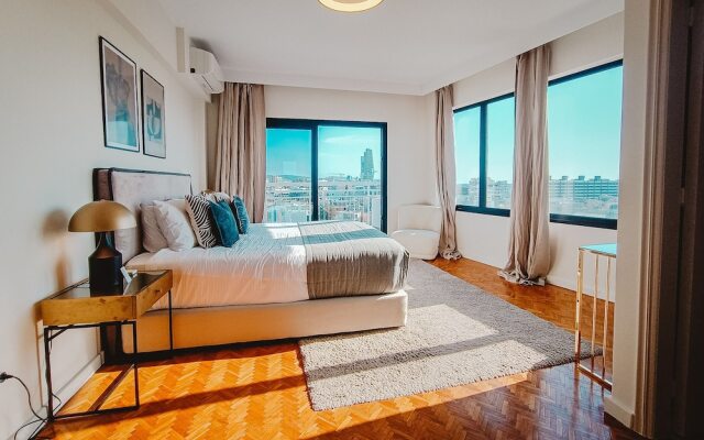 Phaedrus Living: City Center Sky Penthouse