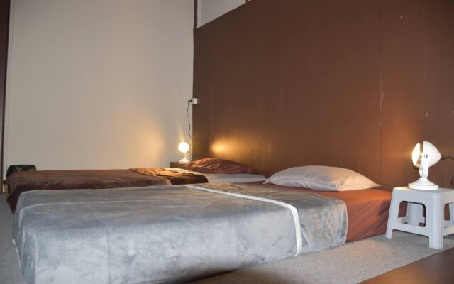 Empo Hostel at 30 Onnut