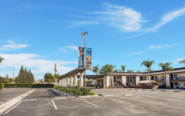 Stanford Inn & Suites Anaheim