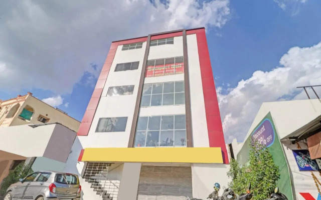 OYO Flagship 80554 Hanuma Residencies