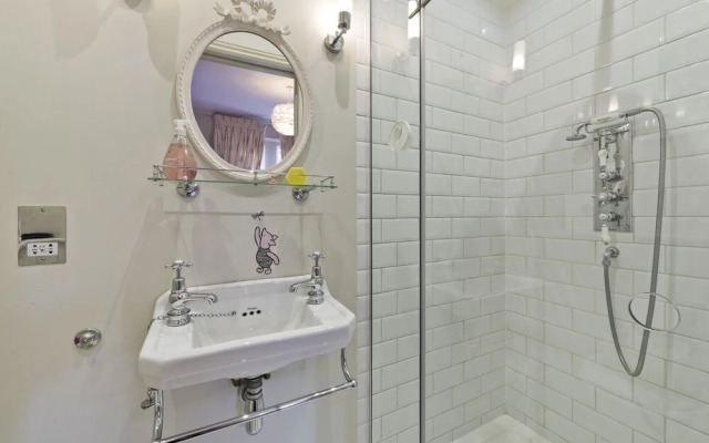 Cosy 4-bed Family Home Shepherd s Bush