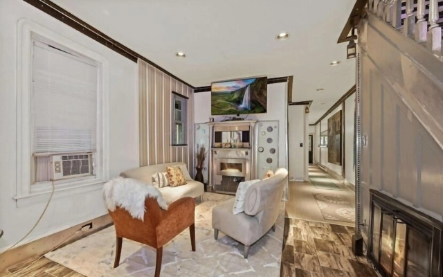 Stylish 4 bedroom home near Philadelphia