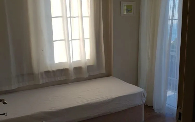 Zoviya Hill White Apart