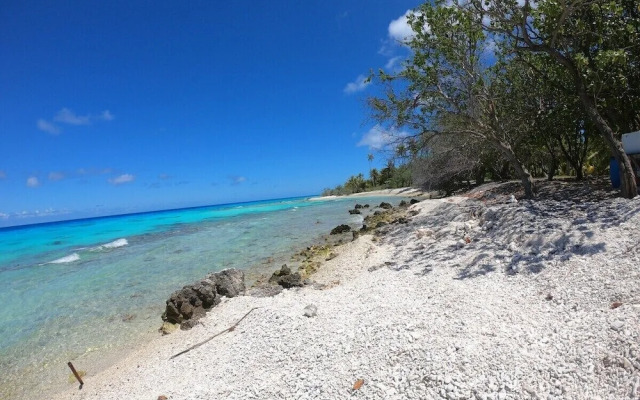 Moana Breeze Eco Lodge