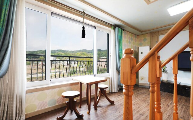 Chuncheon Yeowoo Gneul Pension