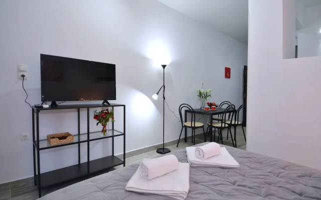 Metaxourgeio A, A Minimal Apartment