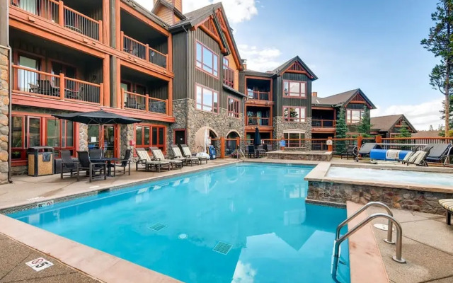 Luxury 2 Bedroom Ski in, Ski out Condo in Breckenridge with Shared Pool, Hot Tub, Arcade, and Bar