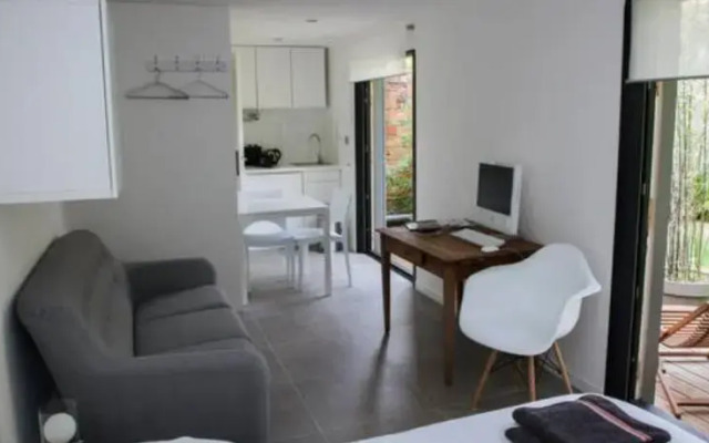 NOUVEAU studio chic sur jardin***
