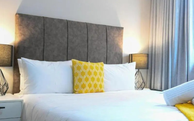 Next To Apartment Hotel