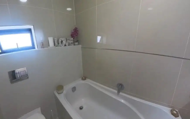 Immaculate 2-bed Apartment in Cape Town