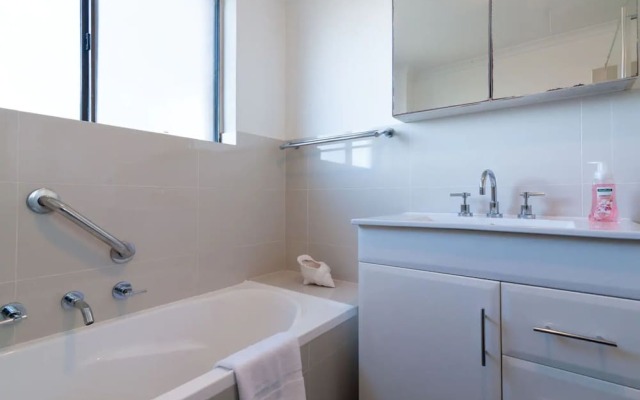 Bright 3 Bedroom Apartment in Leafy Artarmon