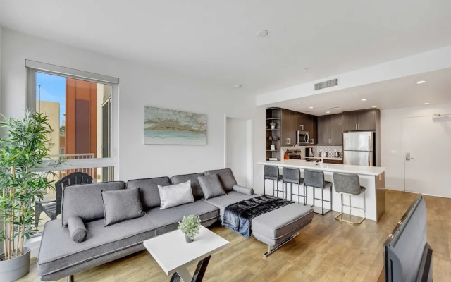 Stylish 2BR Family Apartment by Dtla