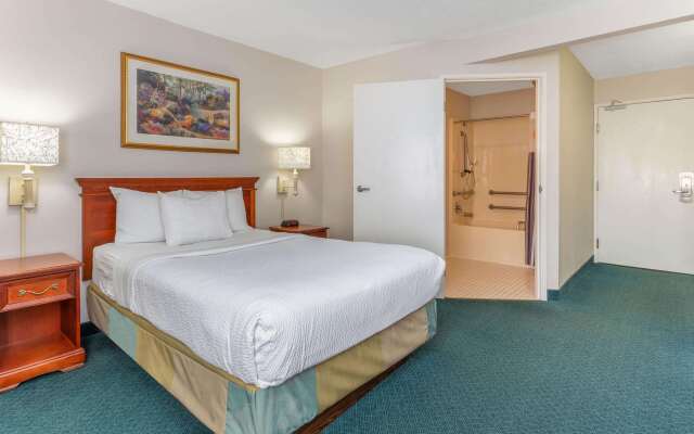 La Quinta Inn & Suites by Wyndham Chicago Gurnee