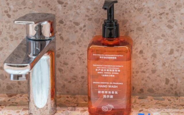 Orange Qingdao North Railway Station Hotel